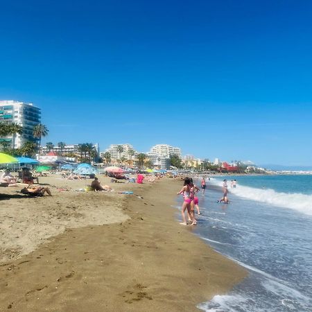 Victoria Luxury Beachfront Apartment In Benalmadena Costa Eksteriør bilde